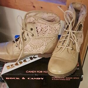 Rock & Candy Women's Beige Lace-Up Boots